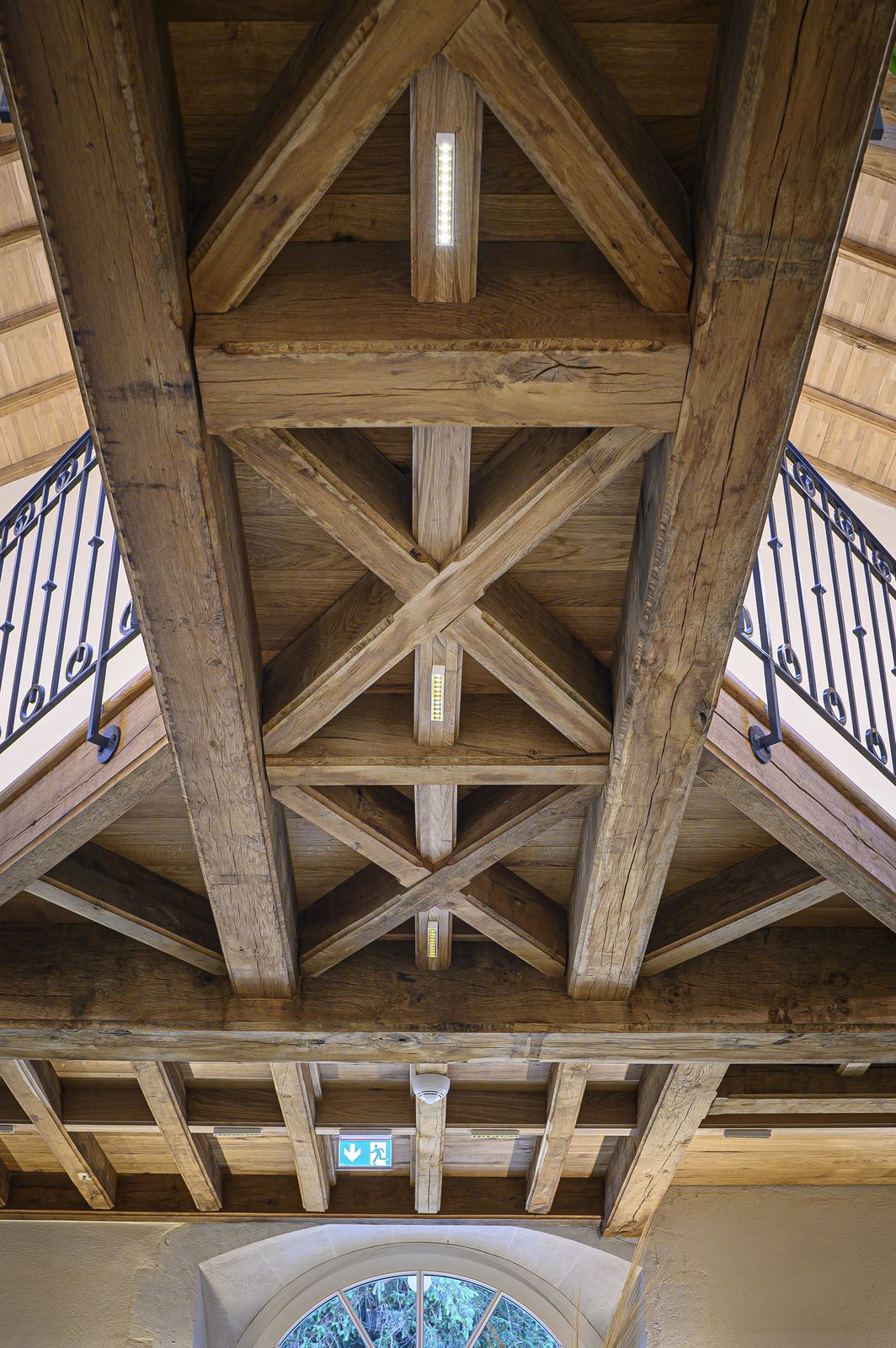 Structure en chêne avec croix de Saint-André